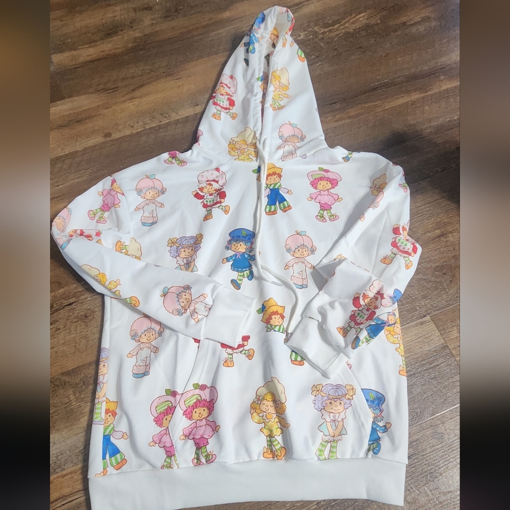 Strawberry shortcake adorable hoodie NWT lightweight